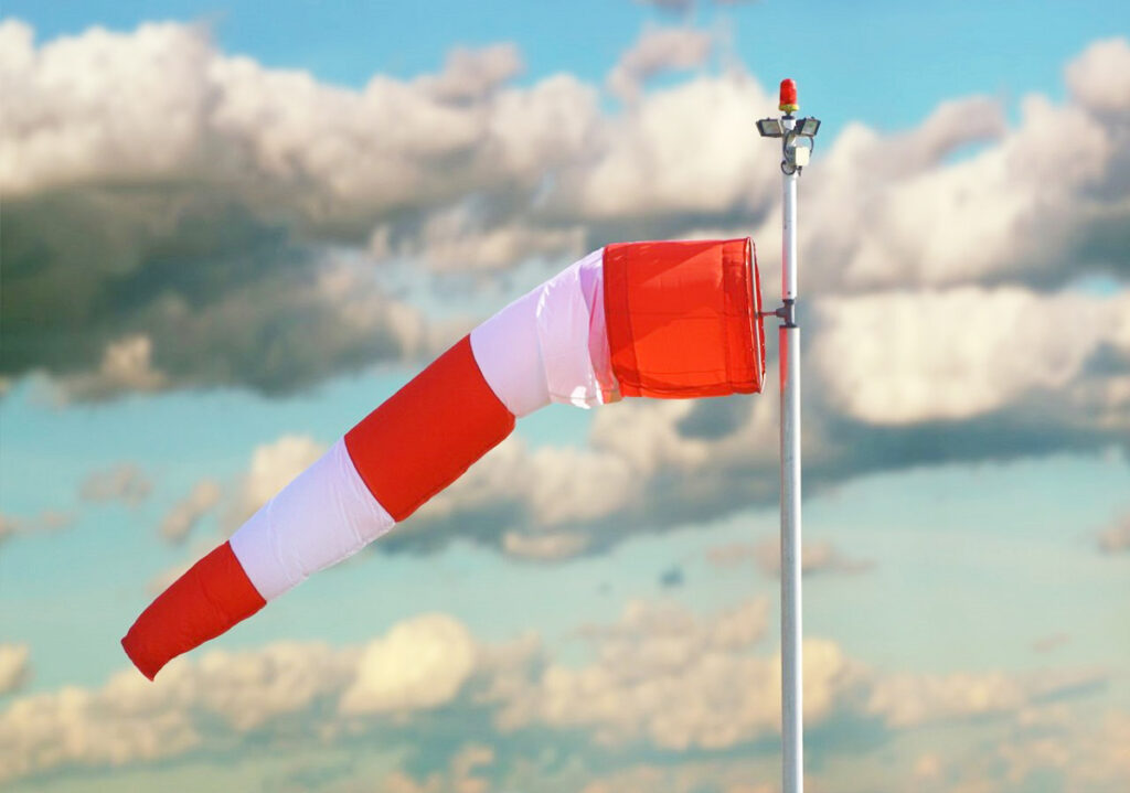 Consejos para conducir con viento tu moto: enfréntate a tu peor enemigo 11 viento fuerte mangas carretera