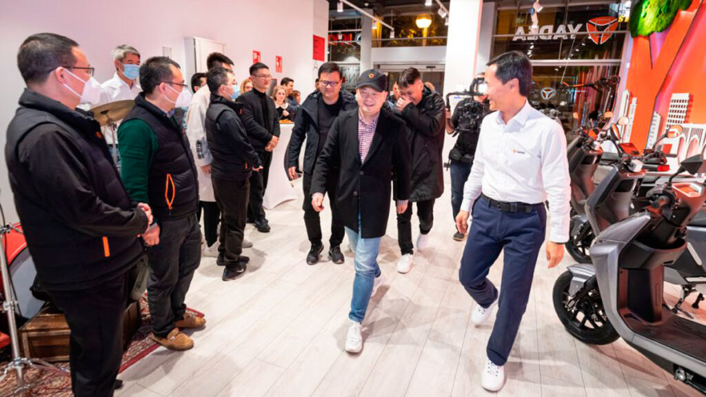 YADEA ya tiene su primera flagship en Europa y está en Madrid 2 20221124 YADEA Madrid Inauguracion 6 1024x683 1