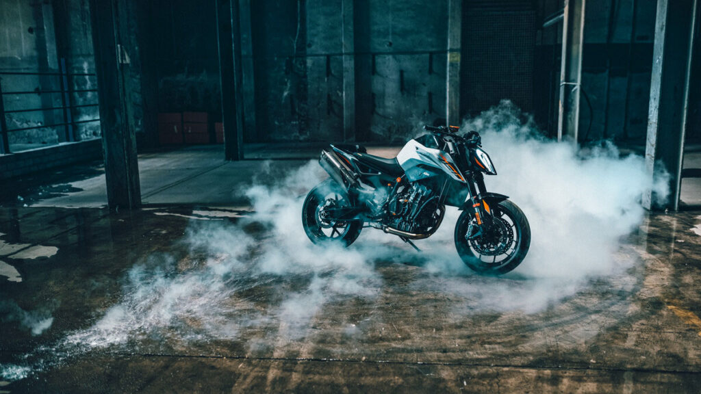 Novedades KTM 2023: las opciones cromáticas se amplían 2 2023 KTM 790 DUKE