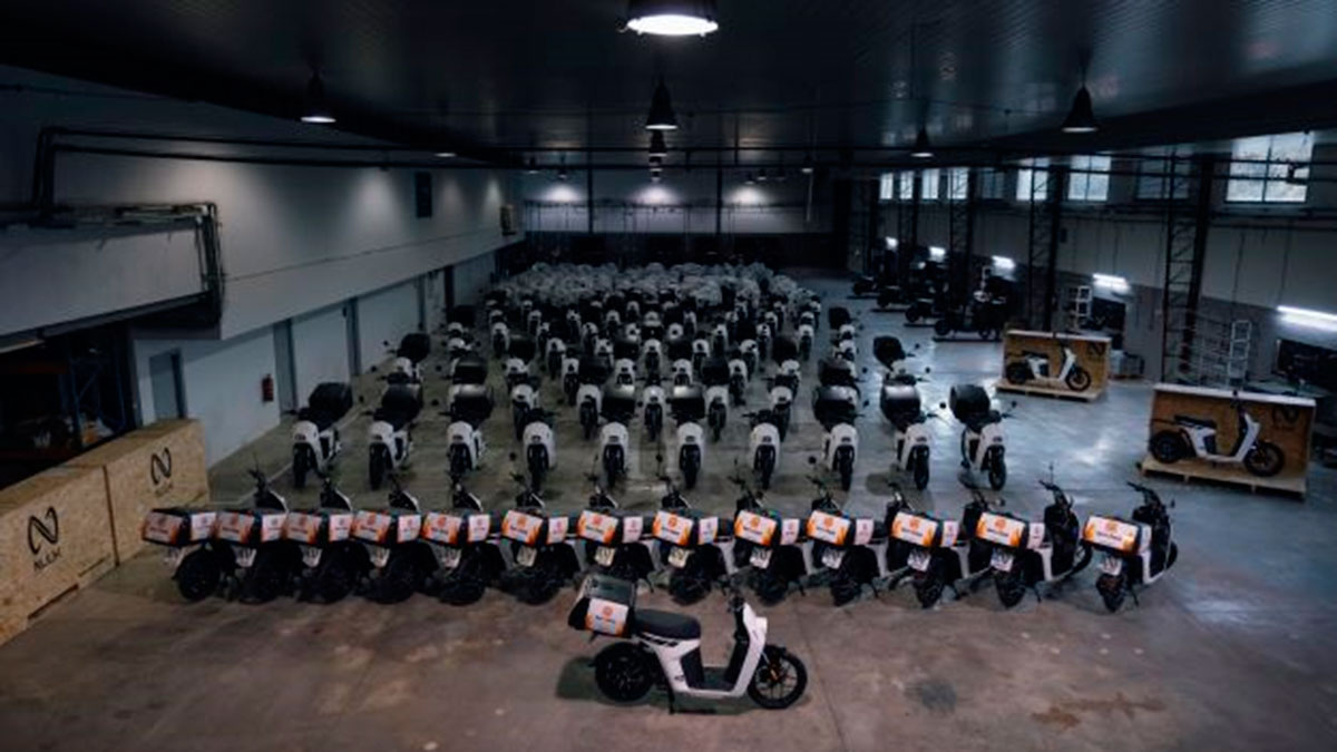 Nuuk Mobility electrifica la flota de motos de Burguer King España 6 Entrega de motos de NMS a Burger King Espana Foto2