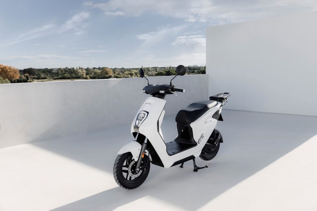 Honda EM1 e:, la movilidad eléctrica que viene según el gigante japonés 11 HONDA EM1 e estatica