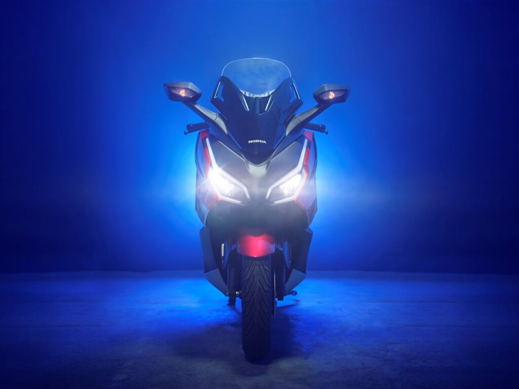 Honda Forza 125 y 350: a imagen y semejanza del Forza 750 9 HONDA FORZA 350 frontal