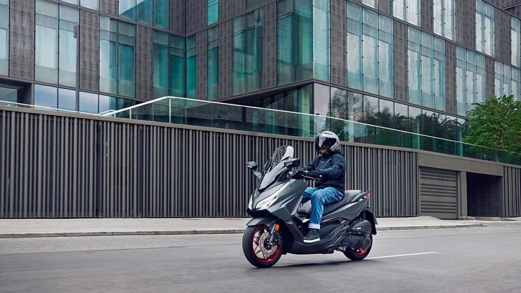 Scooters de 125 más vendidos: éste es el líder de ventas en febrero 10 Honda Forza 125 2023 00028
