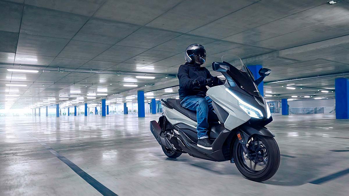 Honda Forza 125: aprovecha la oferta y deja el coche en casa