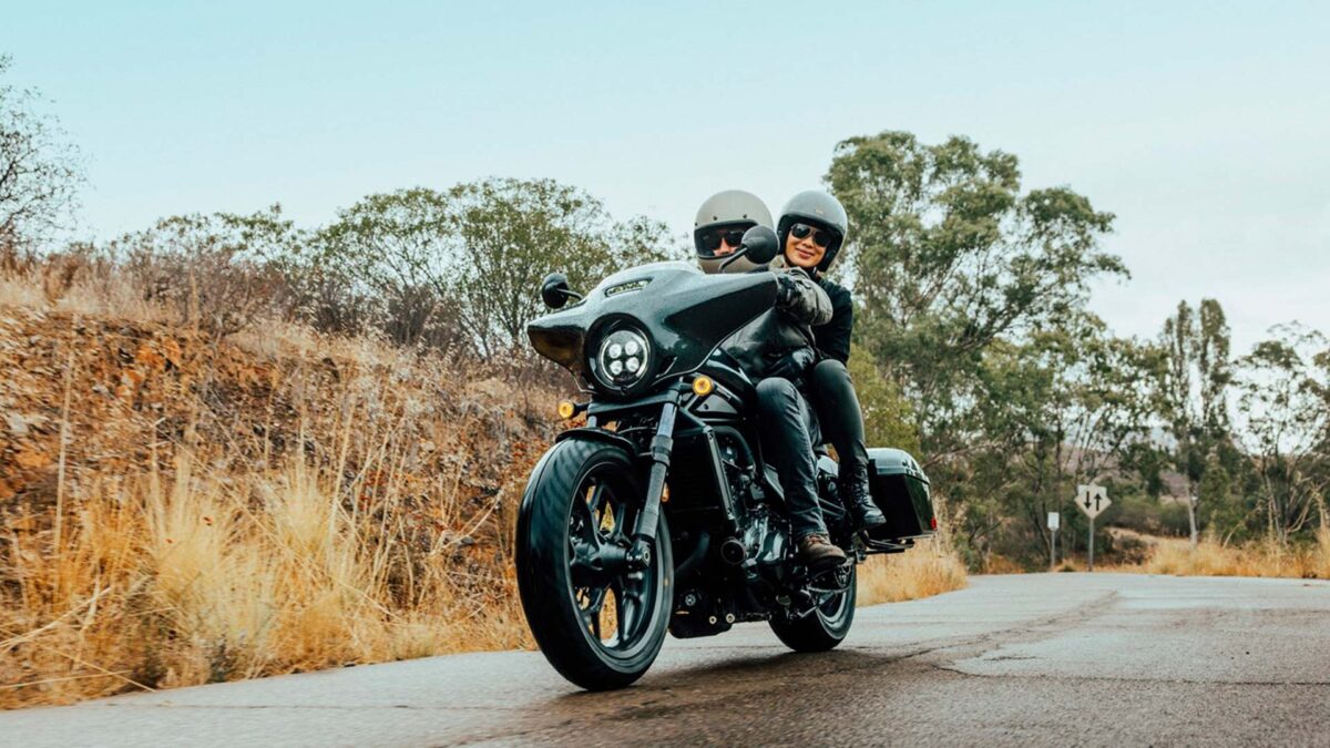 Honda CMX1100T Rebel: la bobber japonesa se va de viaje