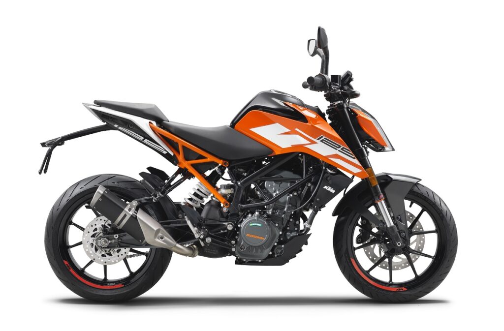 KTM 125 DUKE 2017 estudio derecha