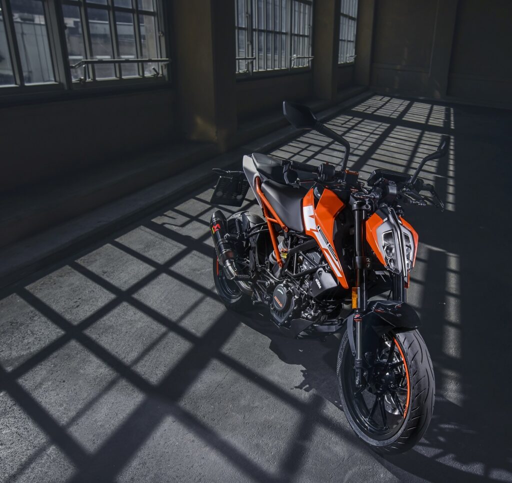 KTM 125 DUKE estatica