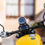 Fotos: Las 10 motos custom más baratas para el carnet de coche. 100 Macbor Rockster Flat