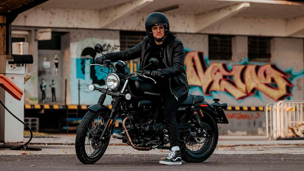 Escapada romántica en moto: un plan alternativo con el que sorprender en San Valentín 5 Motron Revolver 125 6