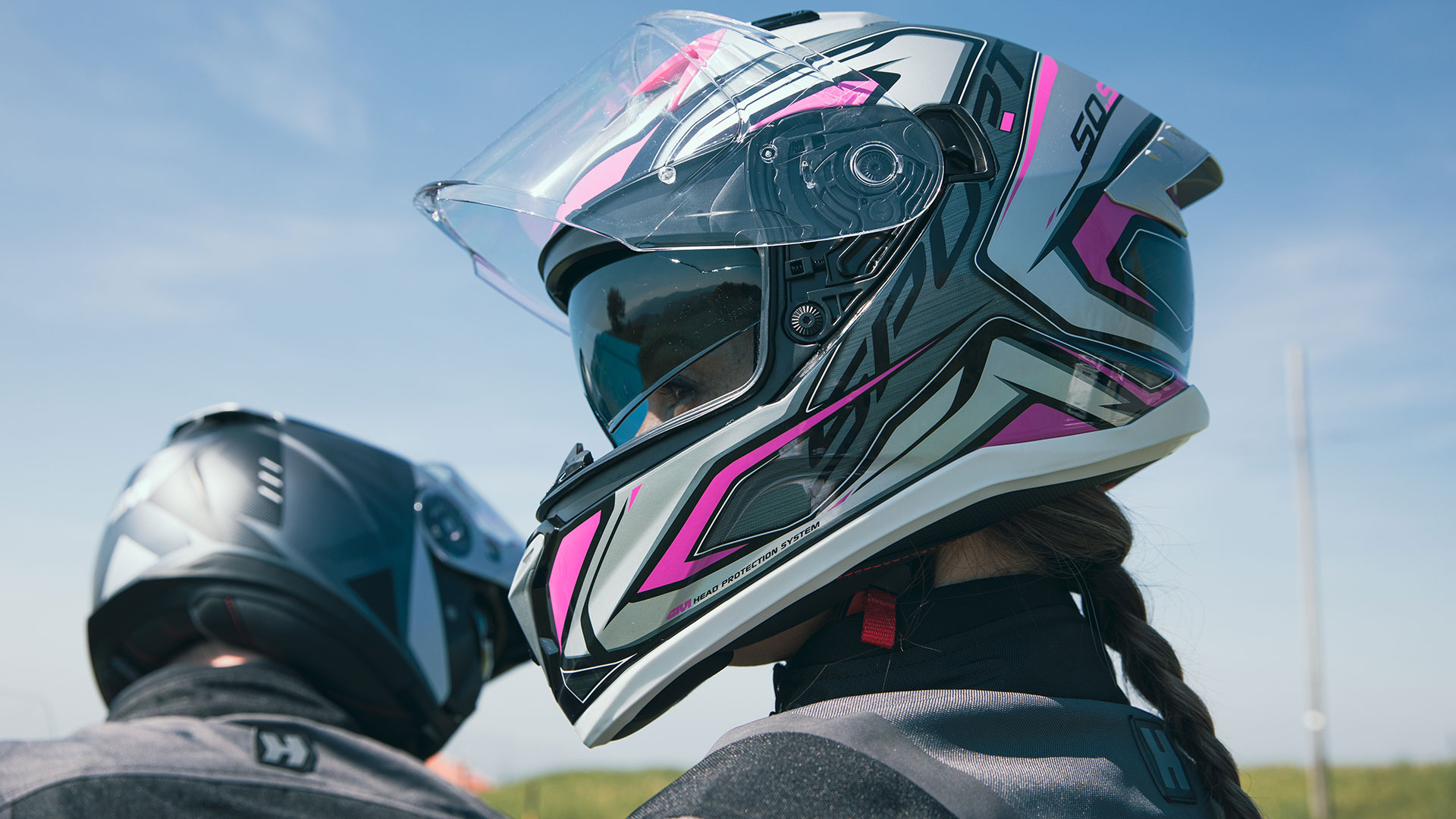 GIVI 50.8 y 50.9: dos cascos deportivos con la nueva homologación ECE 22.06 7 NdP GIVI 50.8 50 .9 01