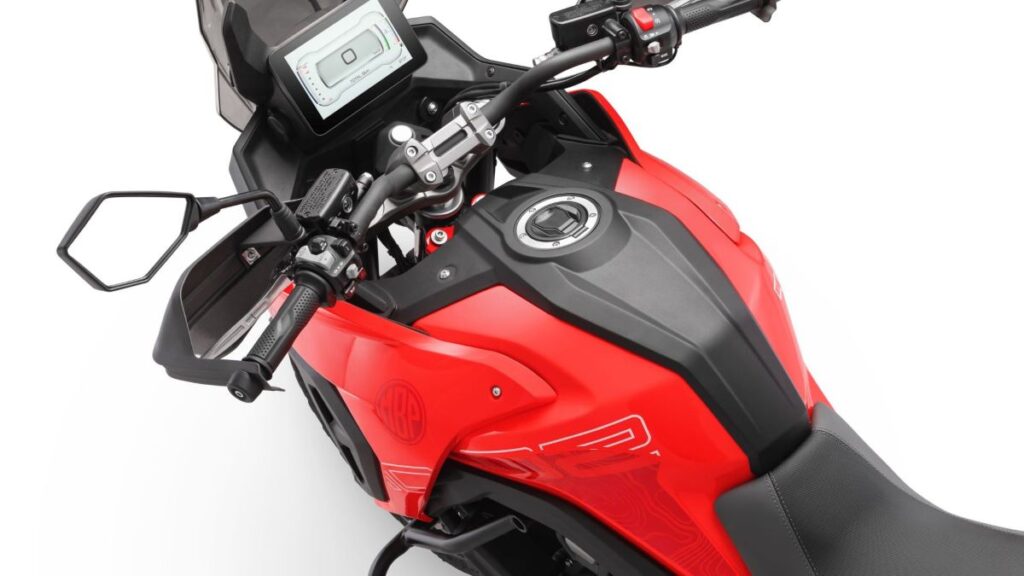 Dos V2 1000 cc y un scooter 300 cc: las novedades de Keeway-MBP para 2023 10 Novedades MBP 2023 17