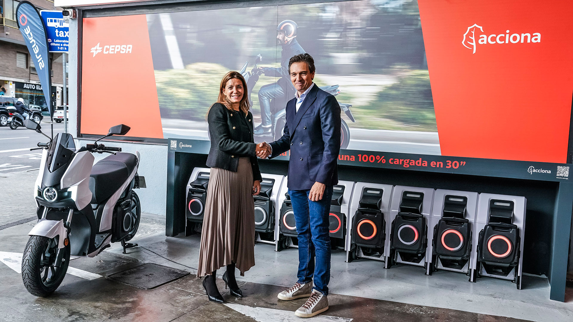 Acciona y Cepsa se unen para crear una red de intercambiadores de baterías