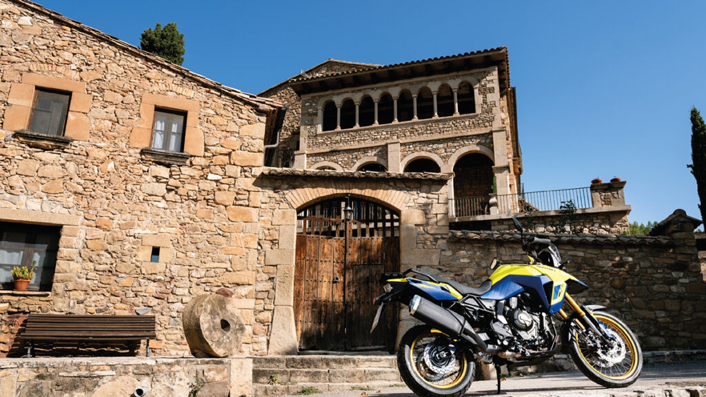 Todos los modelos de motos y scooter Suzuki para el carnet A2 17 Suzuki B-Strom 800 DE 2023
