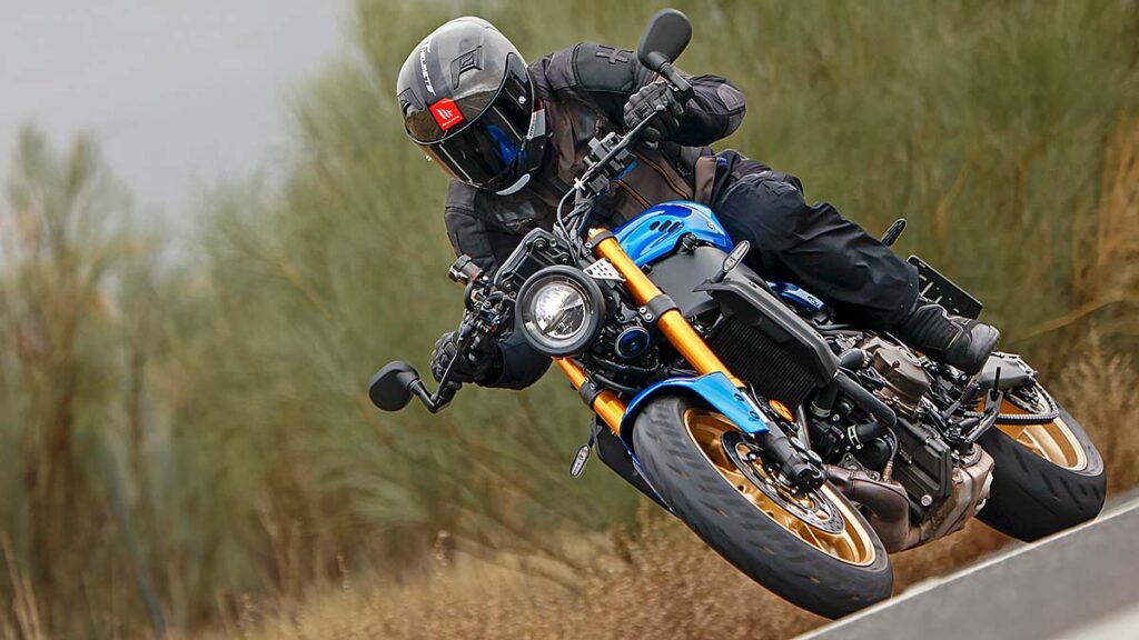 La Yamaha XSR900 es la moto perfecta para nostálgicos con la que, además, te ahorras 1.200 euros y el precio del seguro 12 Yamaha XSR900