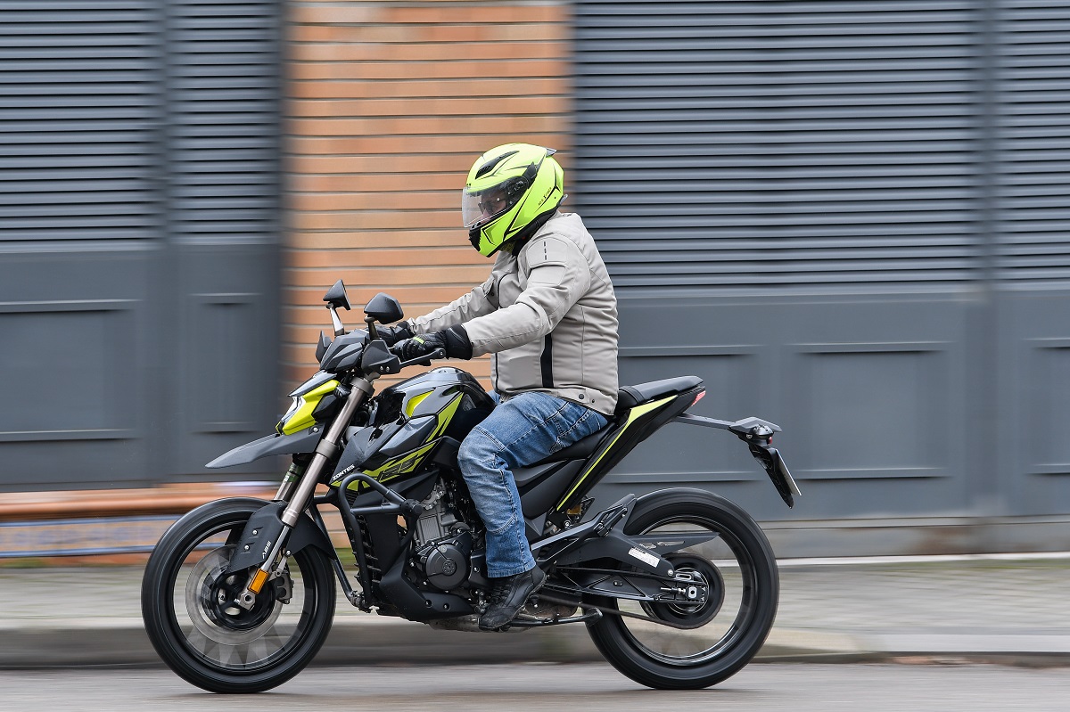 Zontes U1-125: cómo distinguirla del resto de versiones para el carnet de coche B 1 Zontes U 1 125 2021 apertura