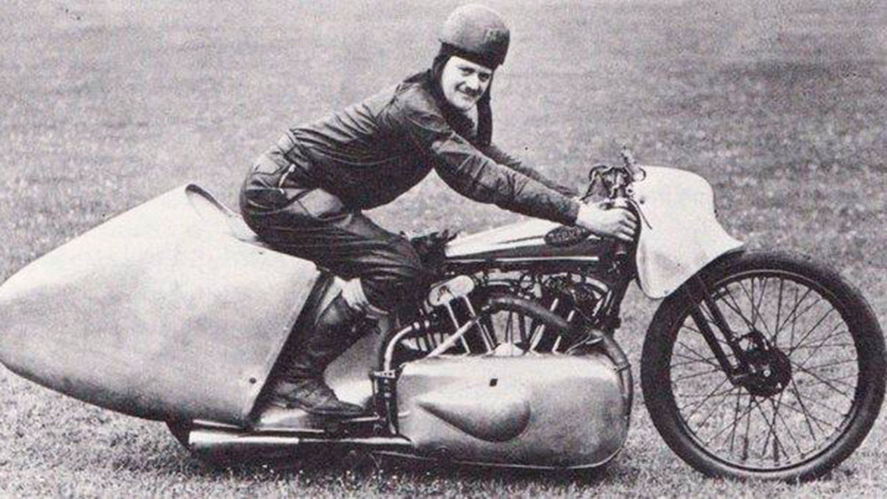 Pilotos de MotoGP: supersticiones, manías y rituales 4 cap3 eric fernihough