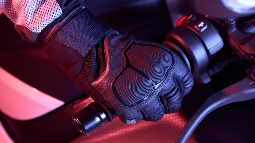 En moto con lluvia no te mojes las manos: usa los guantes correctamente 12 guantes invierno ajuste cana