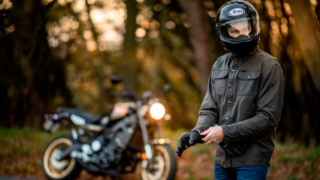 En moto con lluvia no te mojes las manos: usa los guantes correctamente 13 guantes invierno ajuste puesta