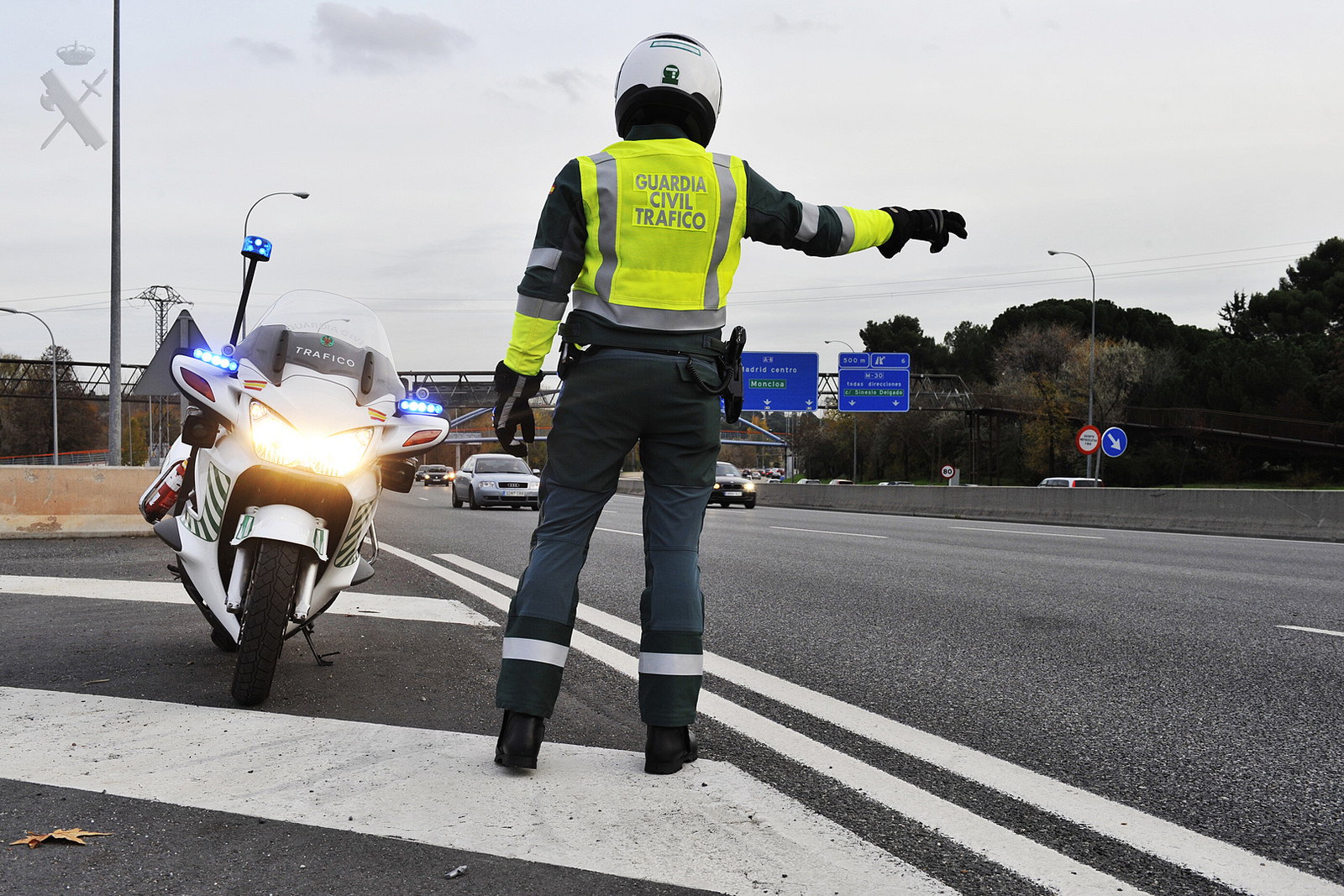 Motivos por los que te pueden multar en moto sin que (seguramente) seas consciente