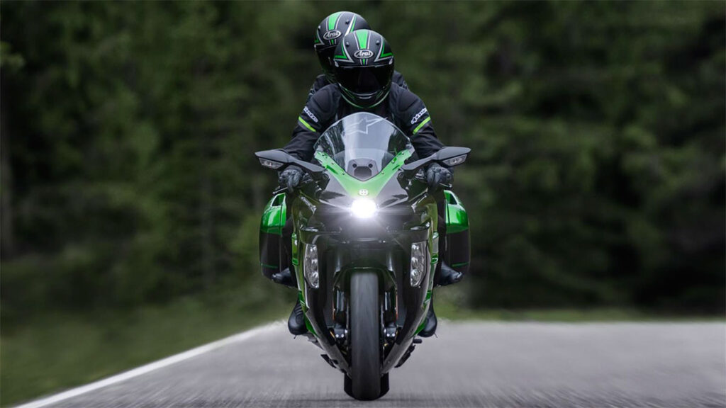 Kawasaki en EICMA 2022: tres motos electrificadas y una H2 SX más tecnológica 3 kawasaki ninja h2 sx 2023