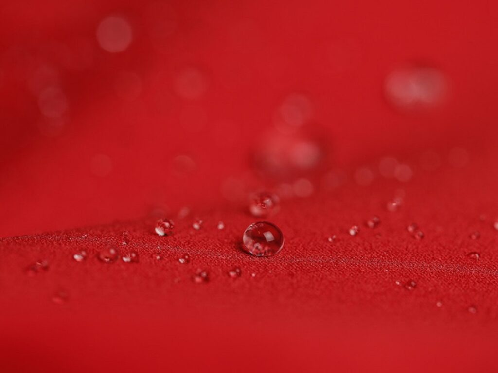Equipamiento para moto con membranas micriporosas: conoce lo básico para no mojarte ni sufrir el frío en marcha 13 membranas microporosas detalle evaporacion