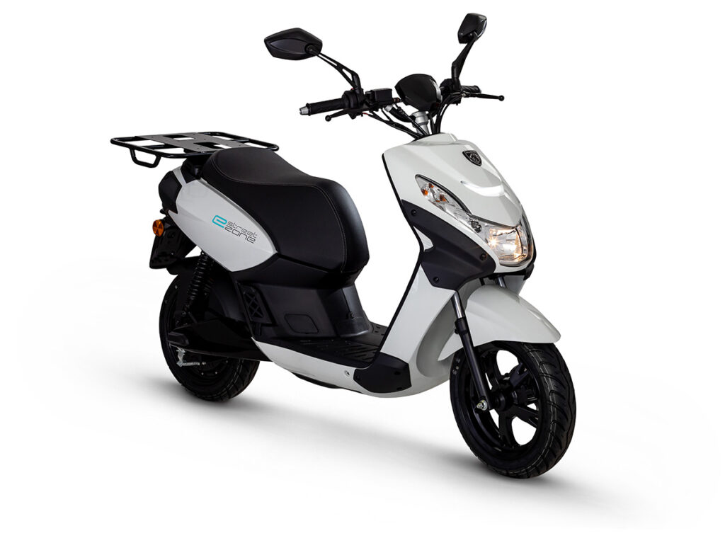 Peugeot e-Streetzone: un ciclomotor urbano eléctrico con hasta 112 km de autonomía 2 peugeot e streetzone cargo