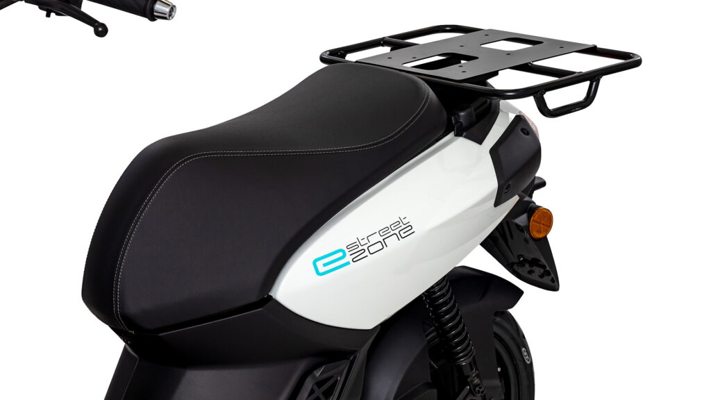 Peugeot e-Streetzone: un ciclomotor urbano eléctrico con hasta 112 km de autonomía 3 peugeot e streetzone cargo 3