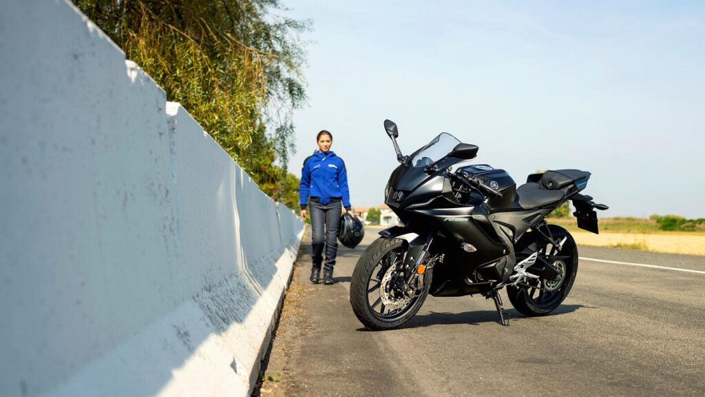 Yamaha R125: disfruta de la conducción deportiva con el carnet de coche y una financiación a medida 9 Yamaha R125 2023