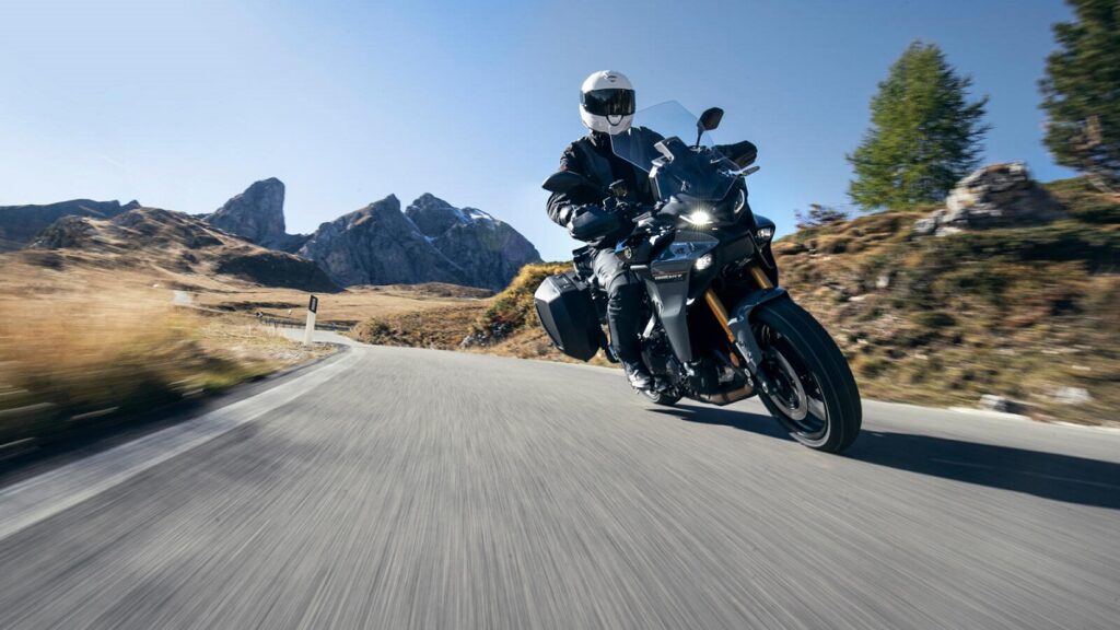 Yamaha Tracer 9 GT y Tracer 9 GT+: sport-turismo de etiqueta 9 yamaha_tracer_9_gt__accion