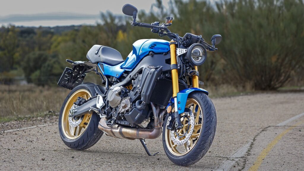 Prueba Yamaha XSR900: oda a los buenos tiempos 12 yamaha xsr900 estatica derecha