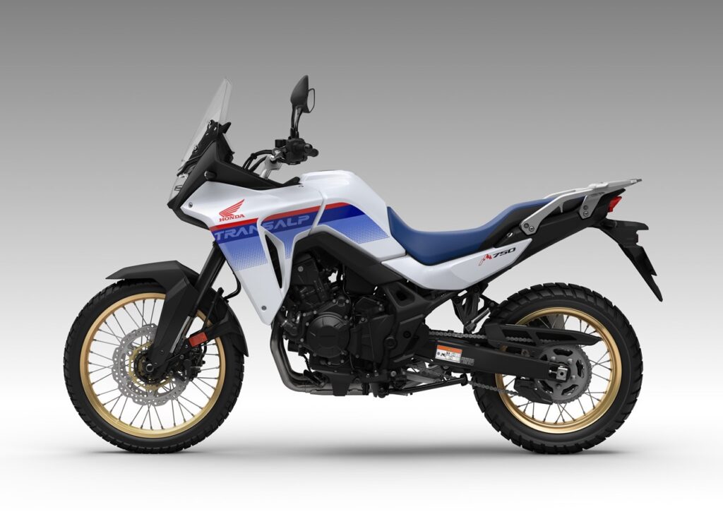 4 honda XL750 Transalp 2023 estudio lateral izquierdo