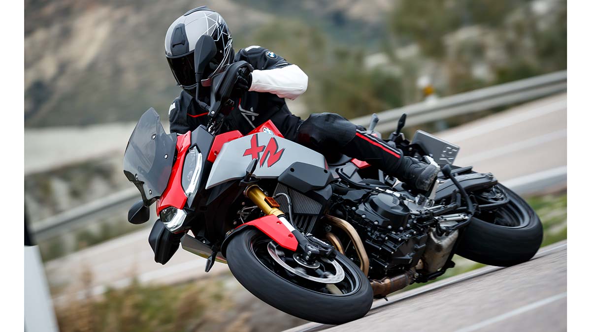 BMW Motorrad cierra 2022 con récord histórico de ventas 1 BMW F900XR 13