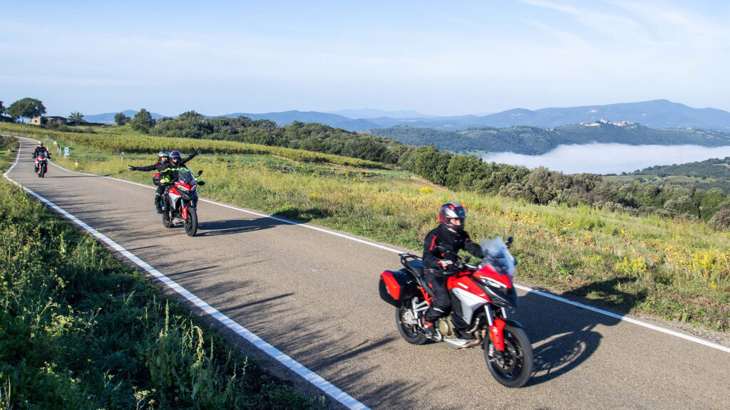 Ducati anuncia sus experiencias para 2023: carretera, circuito y tierra a raudales 6 DucatiRidingExperience 2023 2 UC470404 High