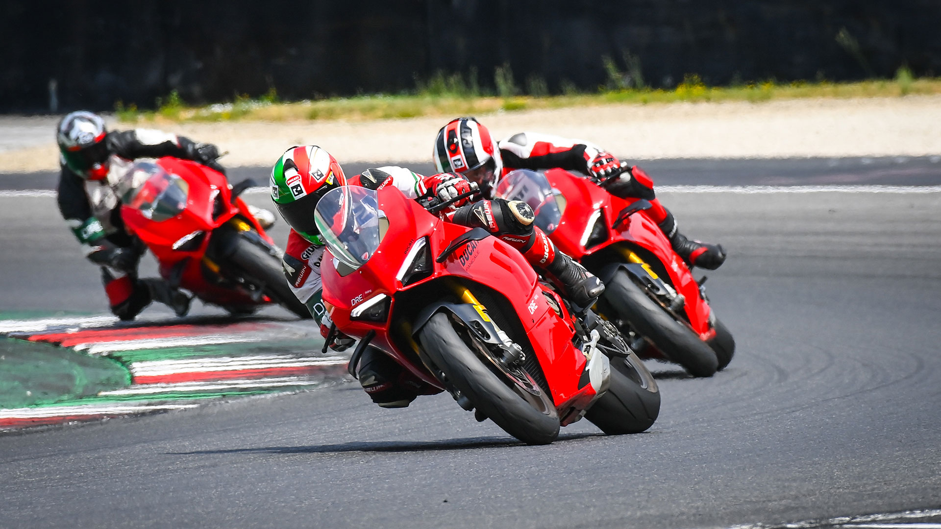 Ducati anuncia sus experiencias para 2023: carretera, circuito y tierra a raudales