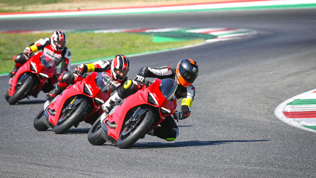 Ducati anuncia sus experiencias para 2023: carretera, circuito y tierra a raudales 2 DucatiRidingExperience 2023 4 UC470400 High