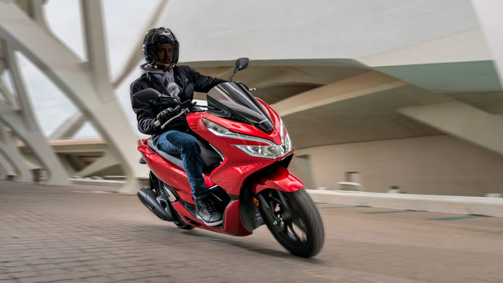 Cómo elegir el mejor neumático según el tipo de moto 9 Honda scooter cilindrada 125