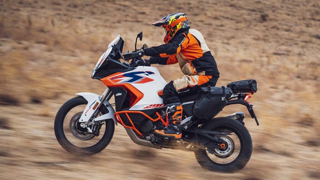 KTM-1290-SUPER-ADVENTURE-R_022