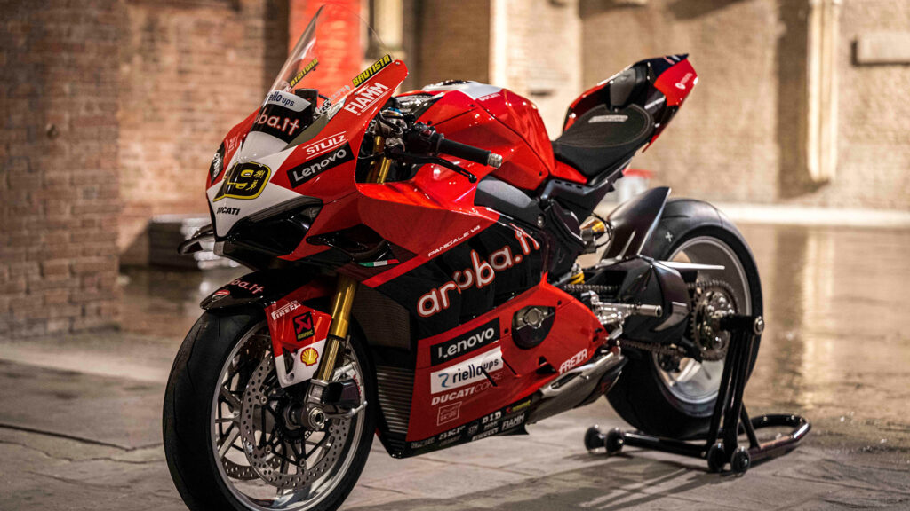 PanigaleV4 2022 WorldChampion Replica 03 UC469889 High