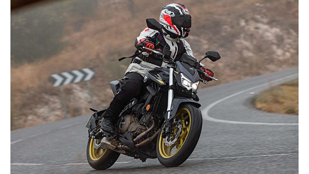 QJ Motor SRK 400 motos naked a2