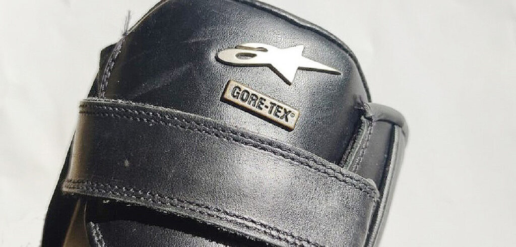 Lluvia en moto: cómo proteger y secar tus guantes y botas de la humedad 15 bota invierno goretex ok