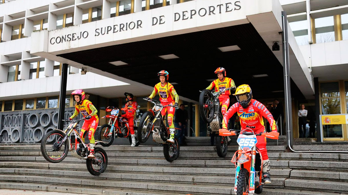 Las campeonas de motociclismo españolas sorprenden en el CSD
