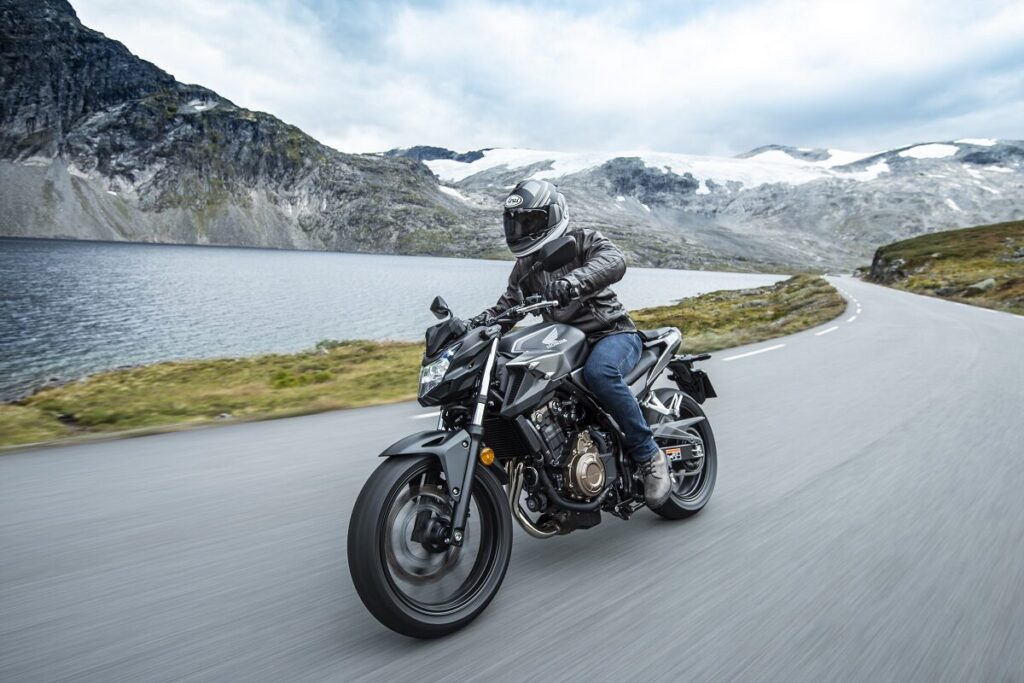 Por qué no rodar en tu moto naked sin un equipamiento adecuado 12 equipamiento naked accion