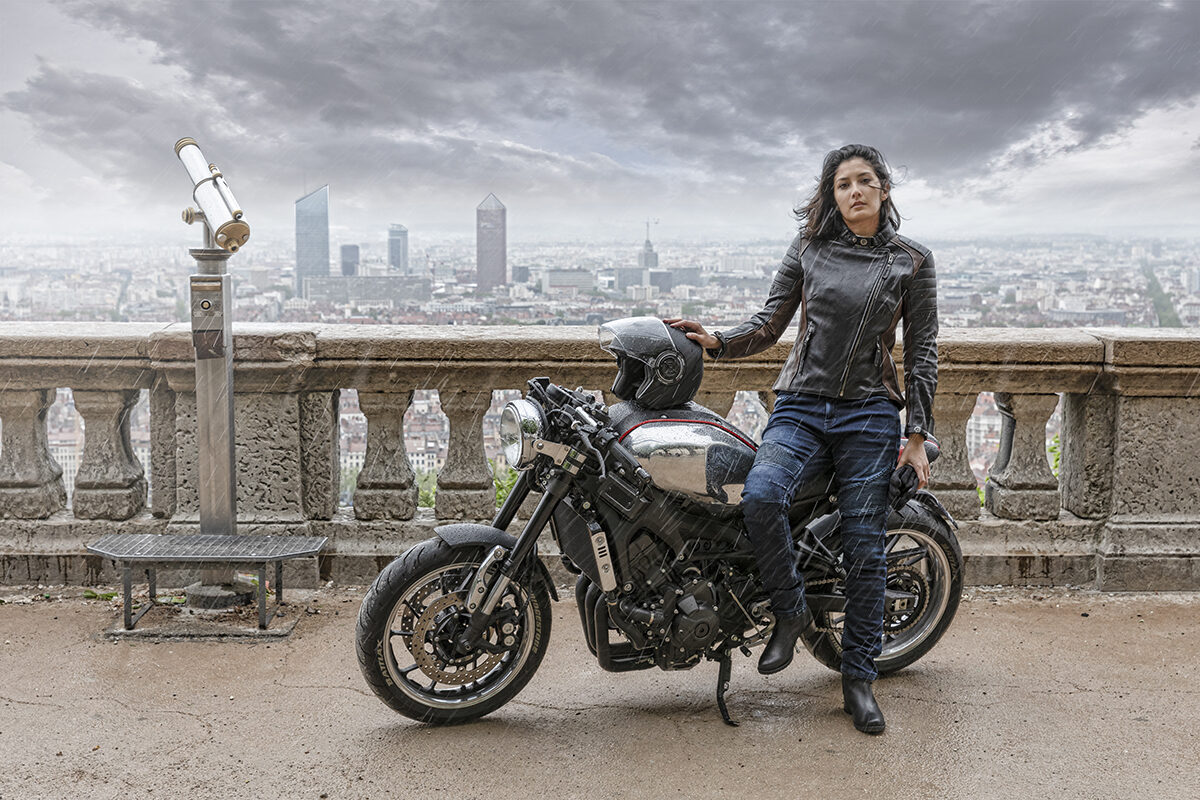 Por qué no rodar en tu moto naked sin un equipamiento adecuado 1 equipamiento naked apertura