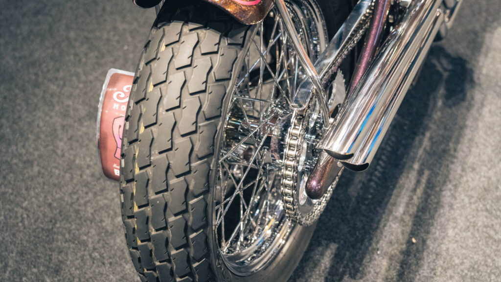 Esta espectacular customización de una Indian Chief Dark Horse se lleva el European Biker Build-Off 2022 3 indian chief purple haze 2