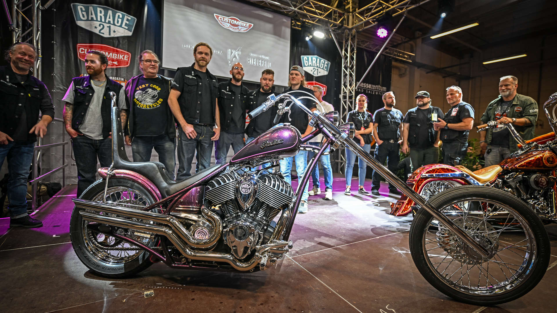 Esta espectacular customización de una Indian Chief Dark Horse se lleva el European Biker Build-Off 2022 7 indian chief purple haze 3