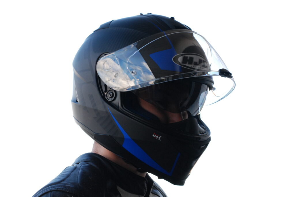 Cómo cuidar tu casco de moto cuando circulas bajo la lluvia 11 moto lluvia casco