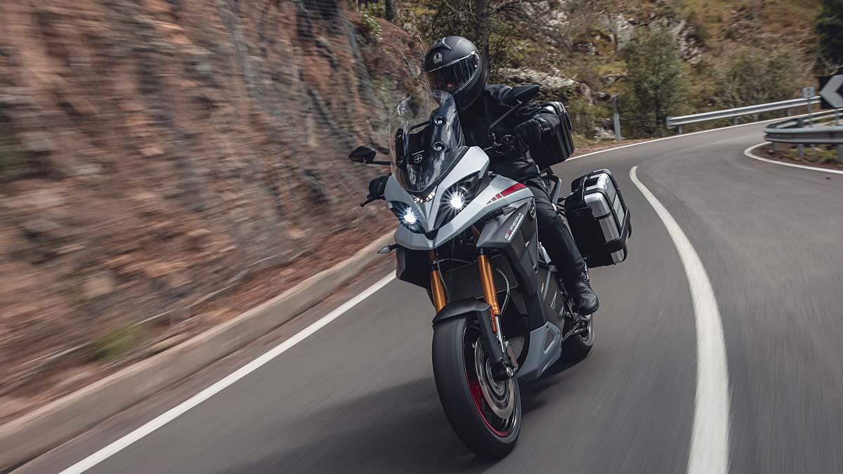 Ayudas del Gobierno por la compra de una moto eléctrica: se quedan fuera los ciclomotores y las motos de más de 10.000 euros 1 energica experia motos eléctricas