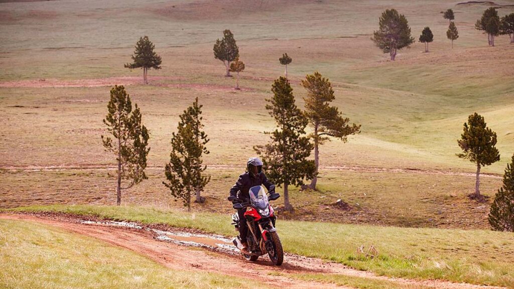 La moto trail superventas para el carnet A2 sorprende con esta oferta de unidades 2023 11 Honda CB500X 2023