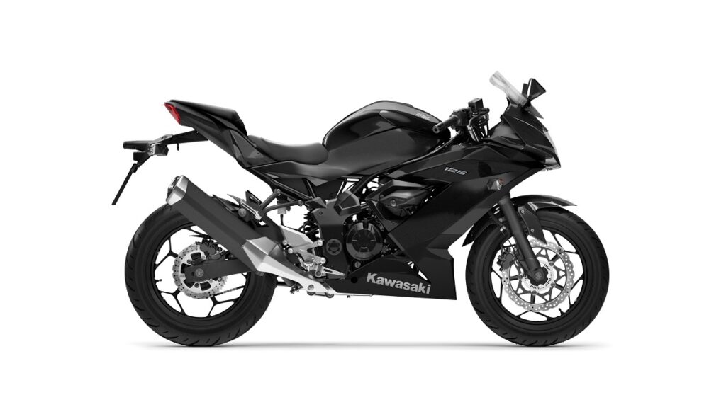 40 motos 125 con ofertas y rebajas en febrero para aprovechar tu carnet de coche 10 Kawasaki Ninja 125