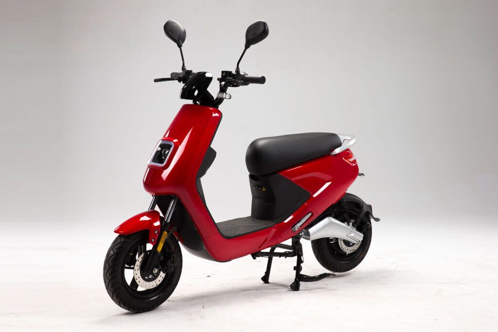 Invicta Electric hace crecer su gama cero emisiones con los nuevos scooters Lvneng 7 Lvneng-LX04
